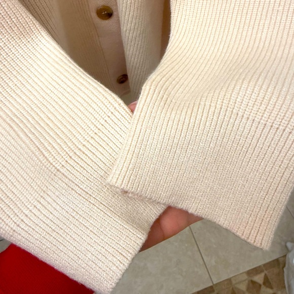 Cardigan - Picture 3 of 4